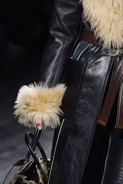 Look 70